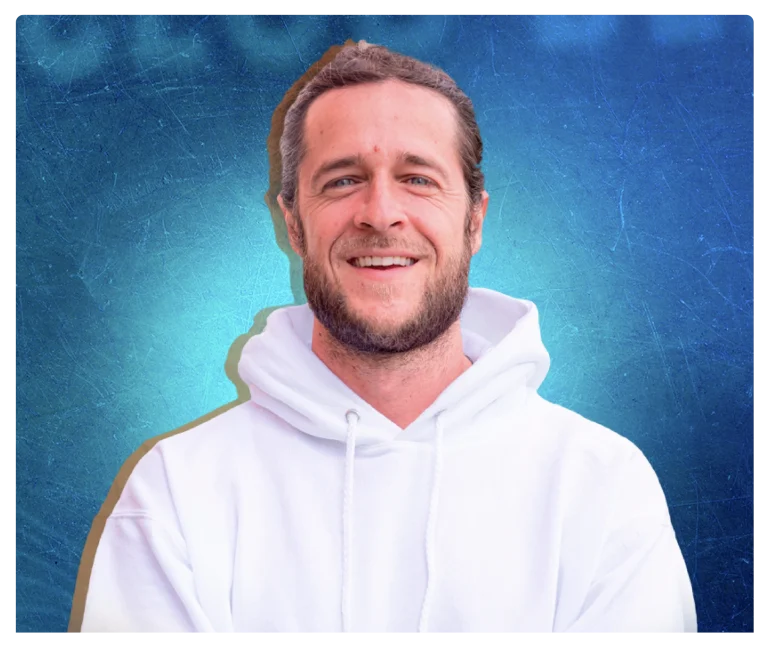 DANIEL TIRADOExplorador del mundo interior y exterior, conferencista internacional que integra espiritualidad, emprendimiento y propósito de vida.