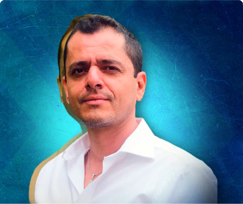 SANTIAGO VELEZExperto en inteligencia artificial aplicada, apasionado por la tecnología y el emprendimiento, soy CEO de Smart Talent, donde trabajo en el ecosistema de emprendimiento buscando democratizar el uso de la IA, enseñando a emprendedores y corporativos cómo aplicar estas herramientas de manera práctica y estratégica.

Mis principales objetivos son:
	•	Hacer que lo complejo de la IA se vuelva fácil y accesible para perfiles no técnicos.
	•	Transferir conocimiento práctico que permita a los equipos crear sus propias soluciones sin depender de terceros.

Nuestra propuesta es clara, convertir a El Silicon Valley de Latinoamérica en un referente en la adopción consciente y aplicada de inteligencia artificial, ofreciendo valor inmediato tanto a los emprendedores como a los corporativos que hacen parte de nuestra comunidad.